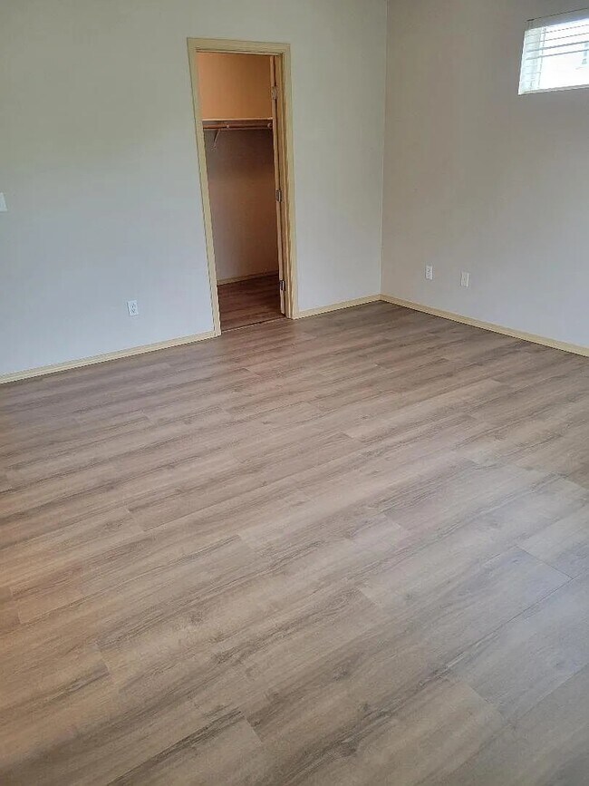 Building Photo - 18323-18313 13th Ave Ct E