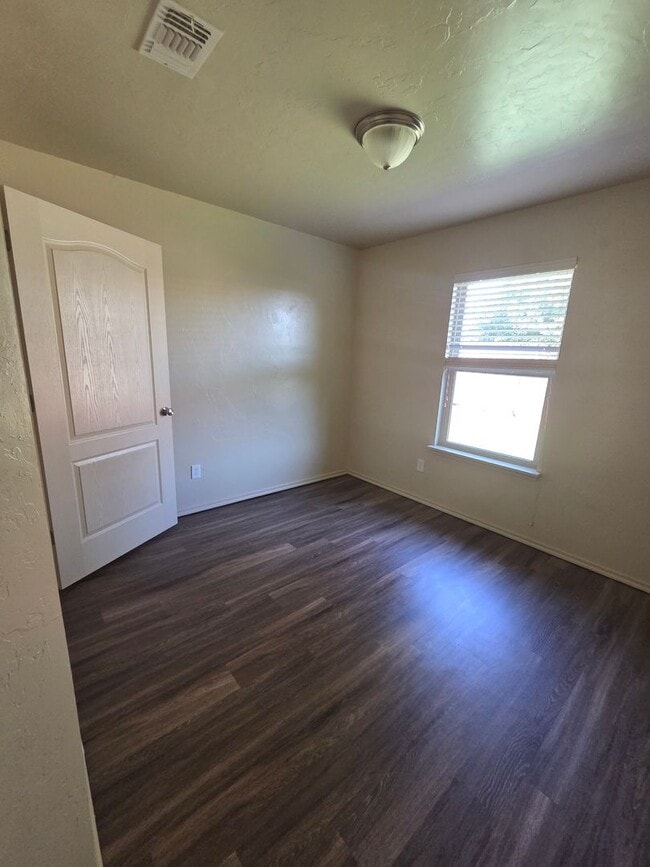 Building Photo - Welcome Home!!