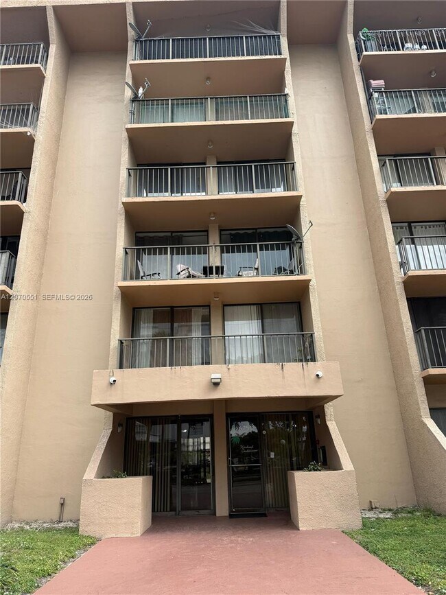 Building Photo - 16751 NE 9th Ave