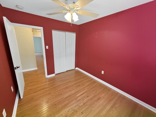 Building Photo - 561 W Marshall St