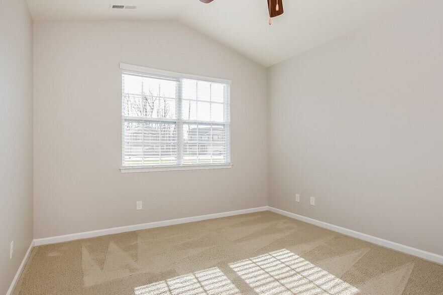 Building Photo - 621 Rose Mallow Dr
