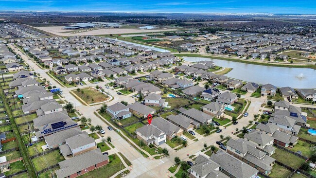 Building Photo - 25430 King Reyes St