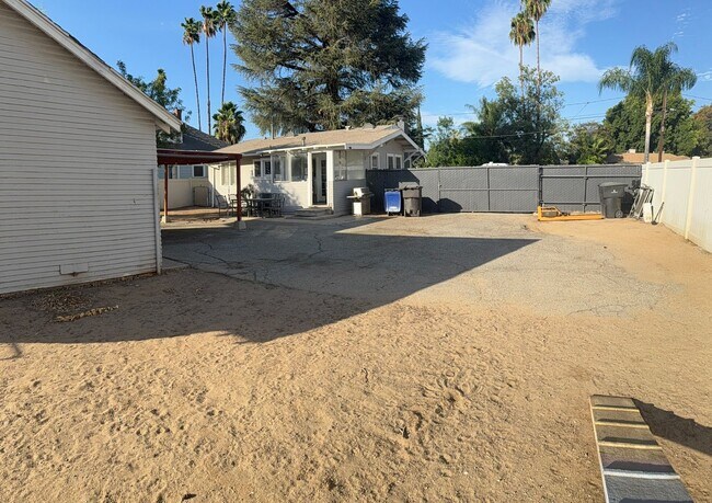 Building Photo - 3862 McKenzie St