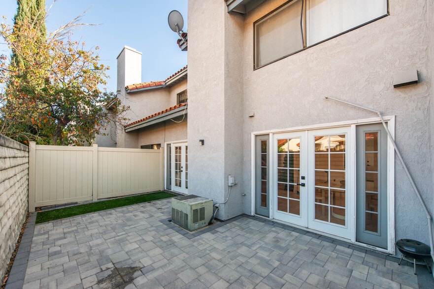 Building Photo - 20645 Roscoe Blvd