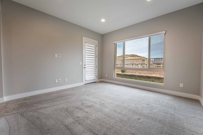Building Photo - Stunning 3 Bedroom One Story home in Summe...