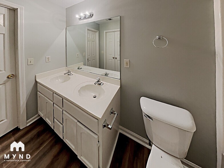 Building Photo - 724 Stuckert Dr