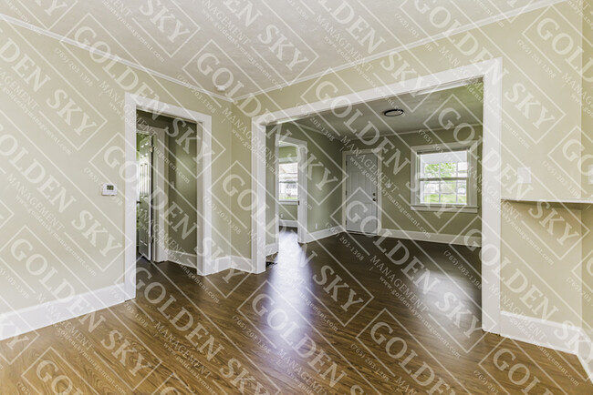 Building Photo - 2119 S Mulberry St