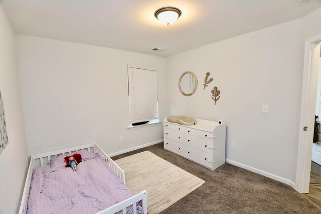 Building Photo - 1052 Ashcroft Cir