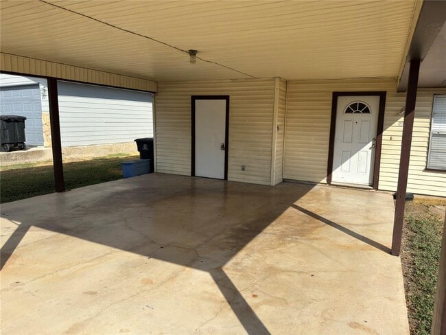 Building Photo - 2745 Maple Tree Rd