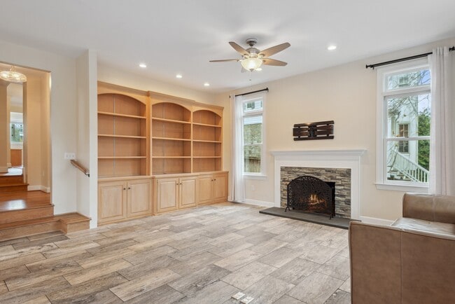 Building Photo - 317 W College Ter