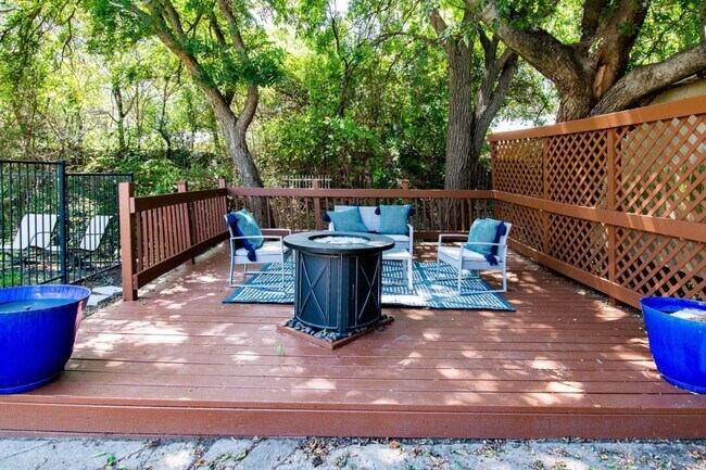 Building Photo - 2728 Chadwick Dr