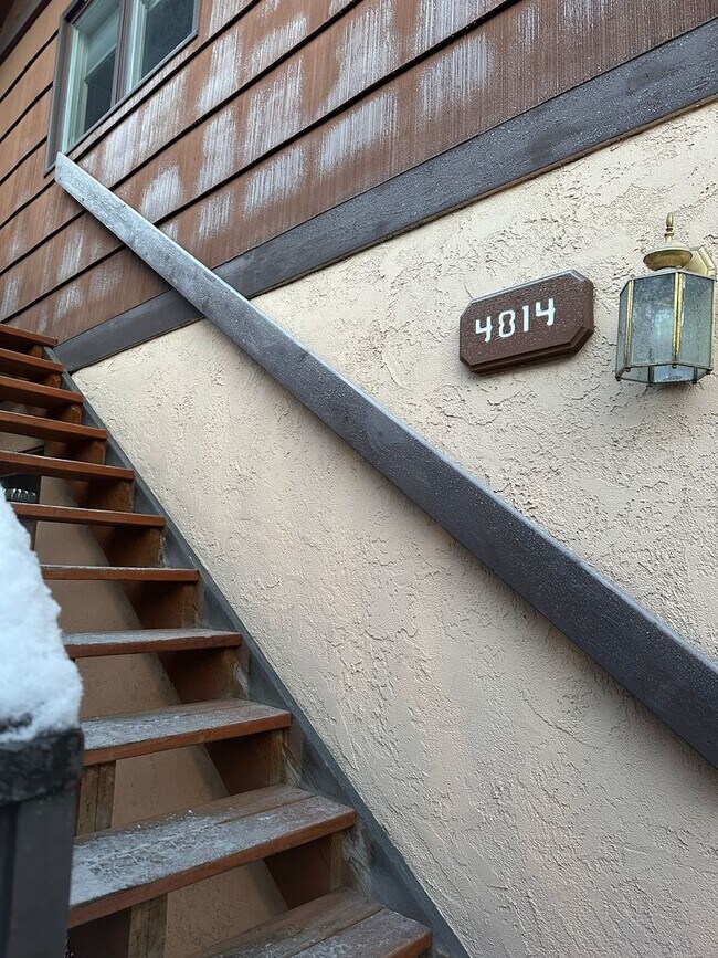 Building Photo - Newly Remodeled, 1 Bed/1 Bath Garage/Washer/Dryer