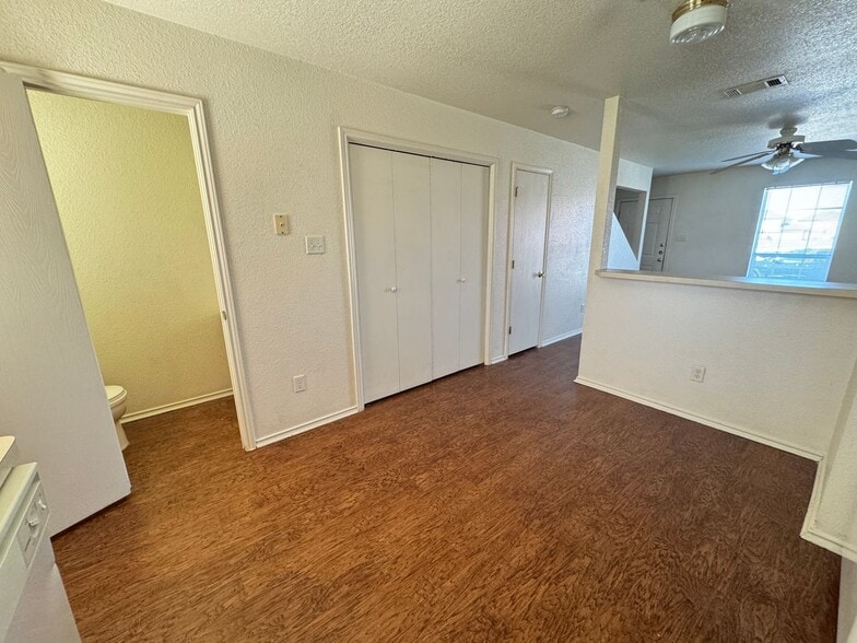 Building Photo - 4506 Sylvia Dr