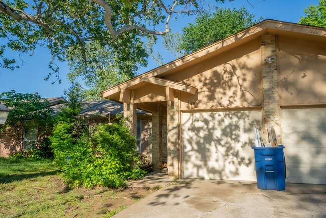 Building Photo - 6119 S Troost Ave