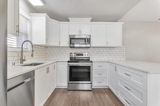 Building Photo - Updated home in Oak Grove
