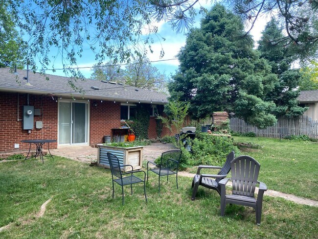 Building Photo - 3 Bed + Office 2 Bath Ranch Home with Larg...