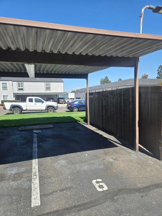 Building Photo - 3454 Castle Glen Dr