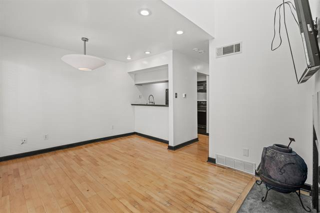 Building Photo - 4130 Newton Ave