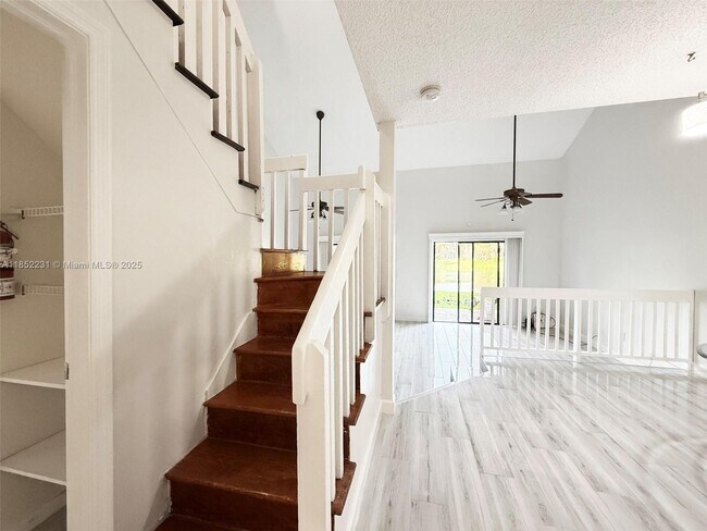 Building Photo - 4182 S Pine Island Rd