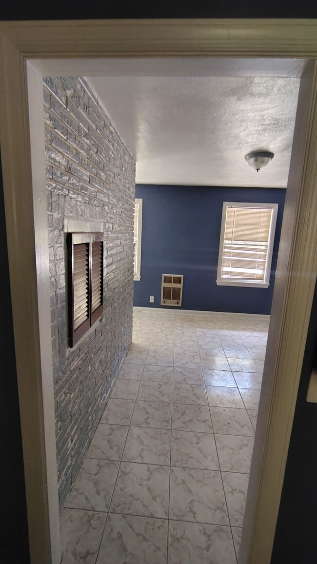 Building Photo - 3611 Hardee Ave