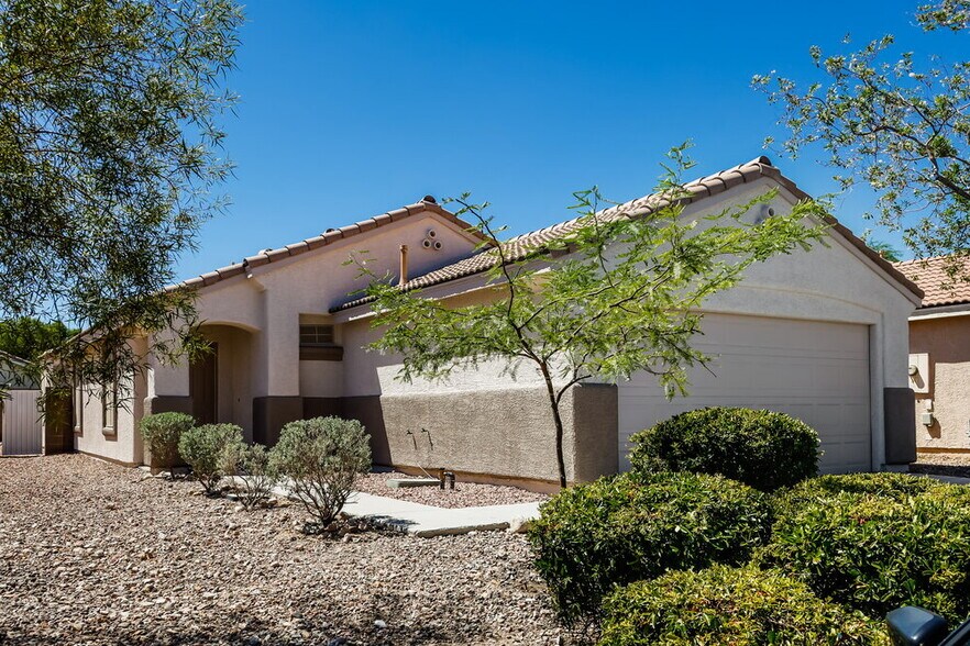 Building Photo - 5023 Benezette Ct