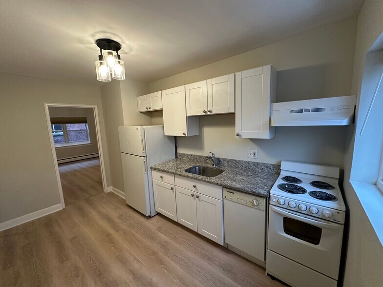 Building Photo - 63 Selkirk Rd