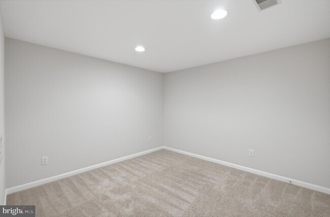 Building Photo - 45570 Trestle Terrace