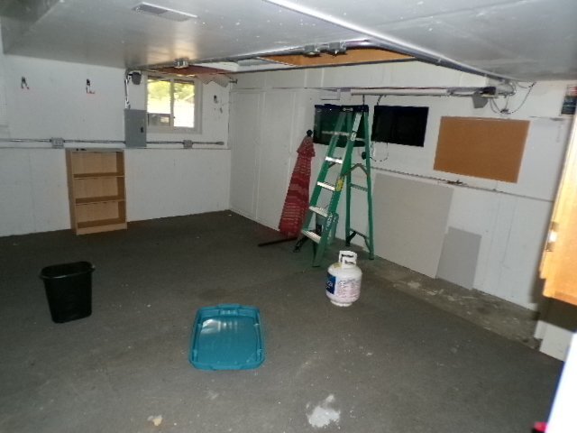 Building Photo - Great Southwest Location - 3 Bedroom - 2 Bathroom (58RO)