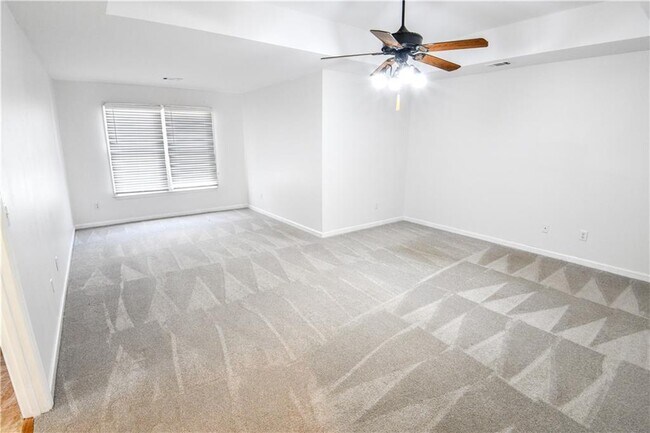 Building Photo - 1865 Oak Tree Hollow