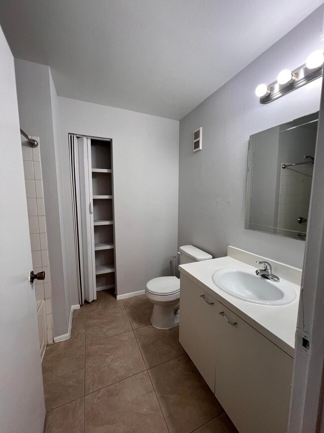 Building Photo - 4799 Via Palm Lakes