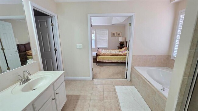 Building Photo - 4060 Suwanee Bend Dr