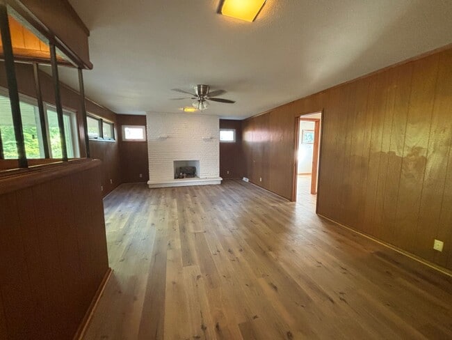 Building Photo - 4408 Vesta Dr