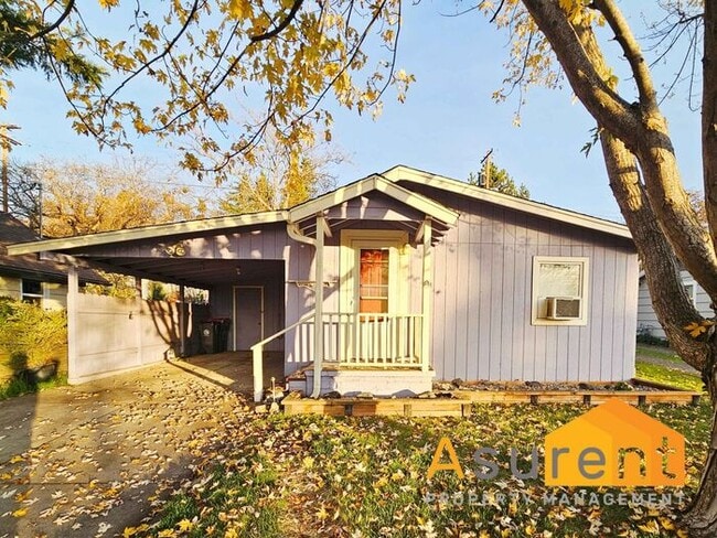 Building Photo - Beautiful Single-Level Home Located in the desirable East Medford neighborhood