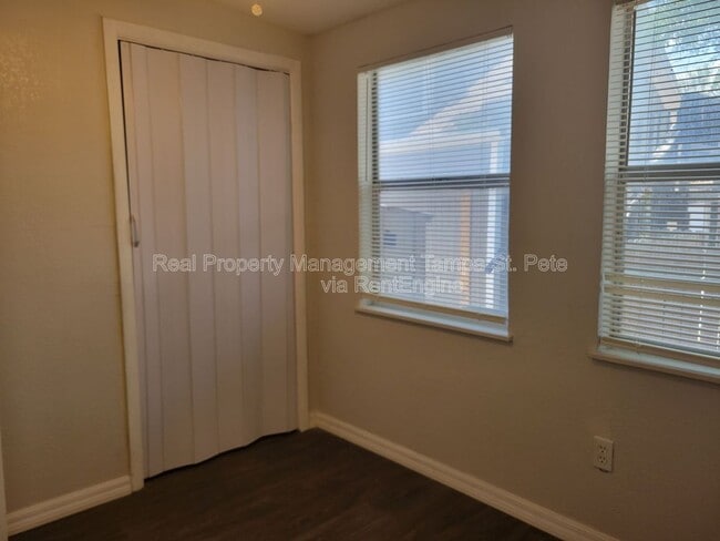 Building Photo - 618 17th Ave S