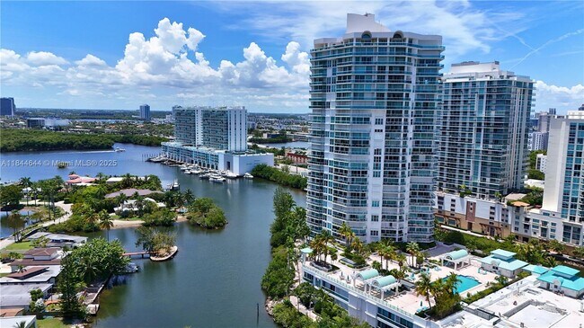 Building Photo - 16500 Collins Ave