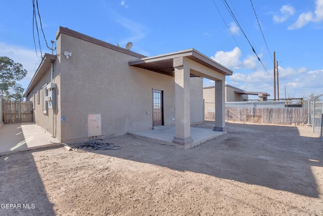 Building Photo - 9277 Leonardo Ave