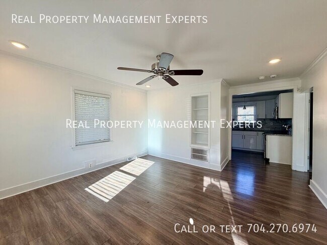 Building Photo - 903 Michigan St