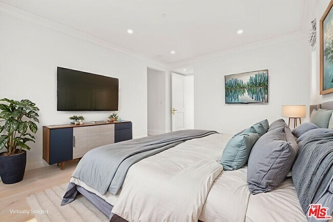 Building Photo - 1153 S Clark Dr