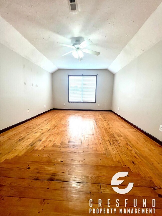 Building Photo - Coming Soon (End of July) 3Br 3 Bath Locat...