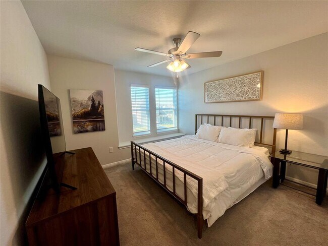 Building Photo - 11305 Sentinel Dr