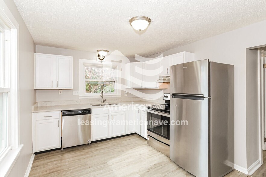 Building Photo - 4222 Myrtle Ave