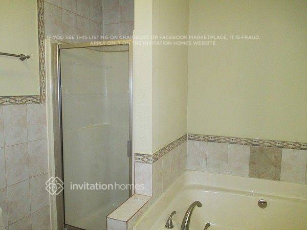 Building Photo - 3142 Country Lake Dr