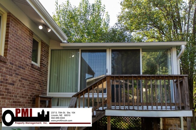 Building Photo - 8030 N Hazelwood Dr