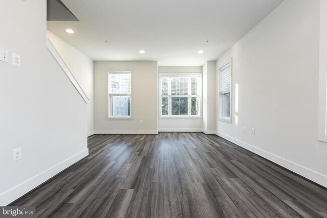 Building Photo - 12731 Vuillard St