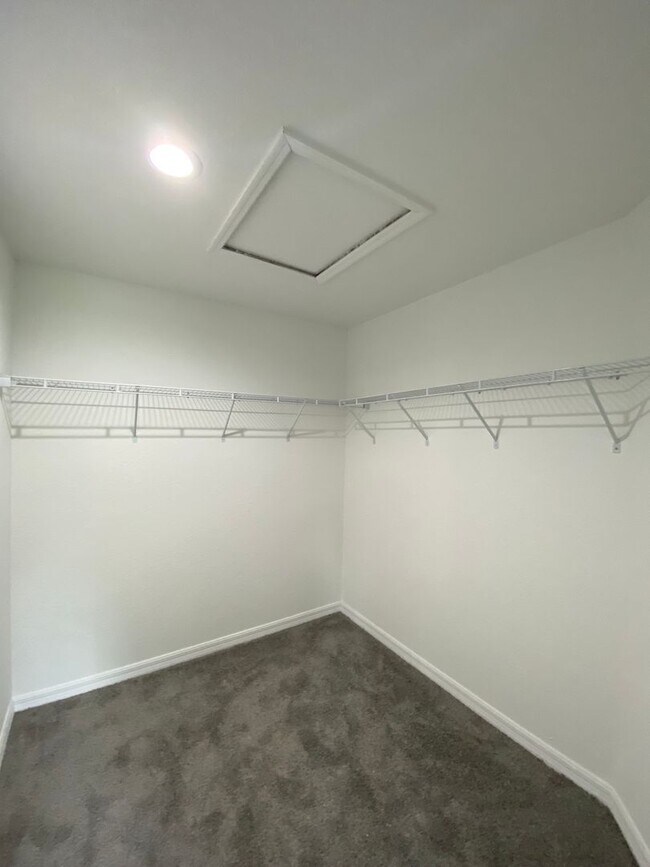 Building Photo - Beautiful Newer  Home - 3/2/2 **WON"T LAST**