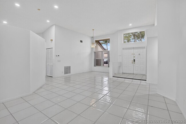 Building Photo - 924 Spoonbill Cir