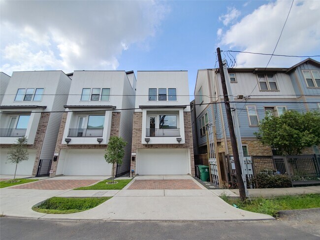 Building Photo - 4307 Schuler St