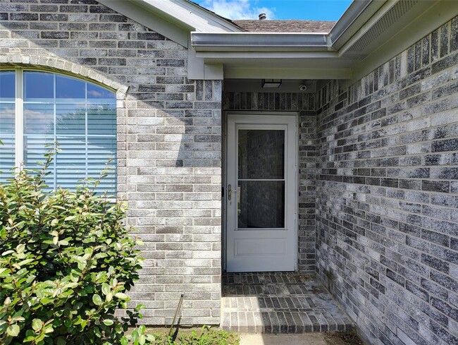Building Photo - 21411 Forest Colony Dr