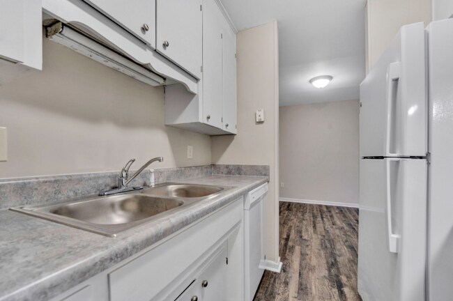 Building Photo - 1318 E Durst Ave