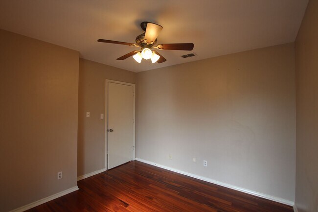 Building Photo - COMING SOON! Stunning 3 Bed 2 Bath Home in Lindale ISD!